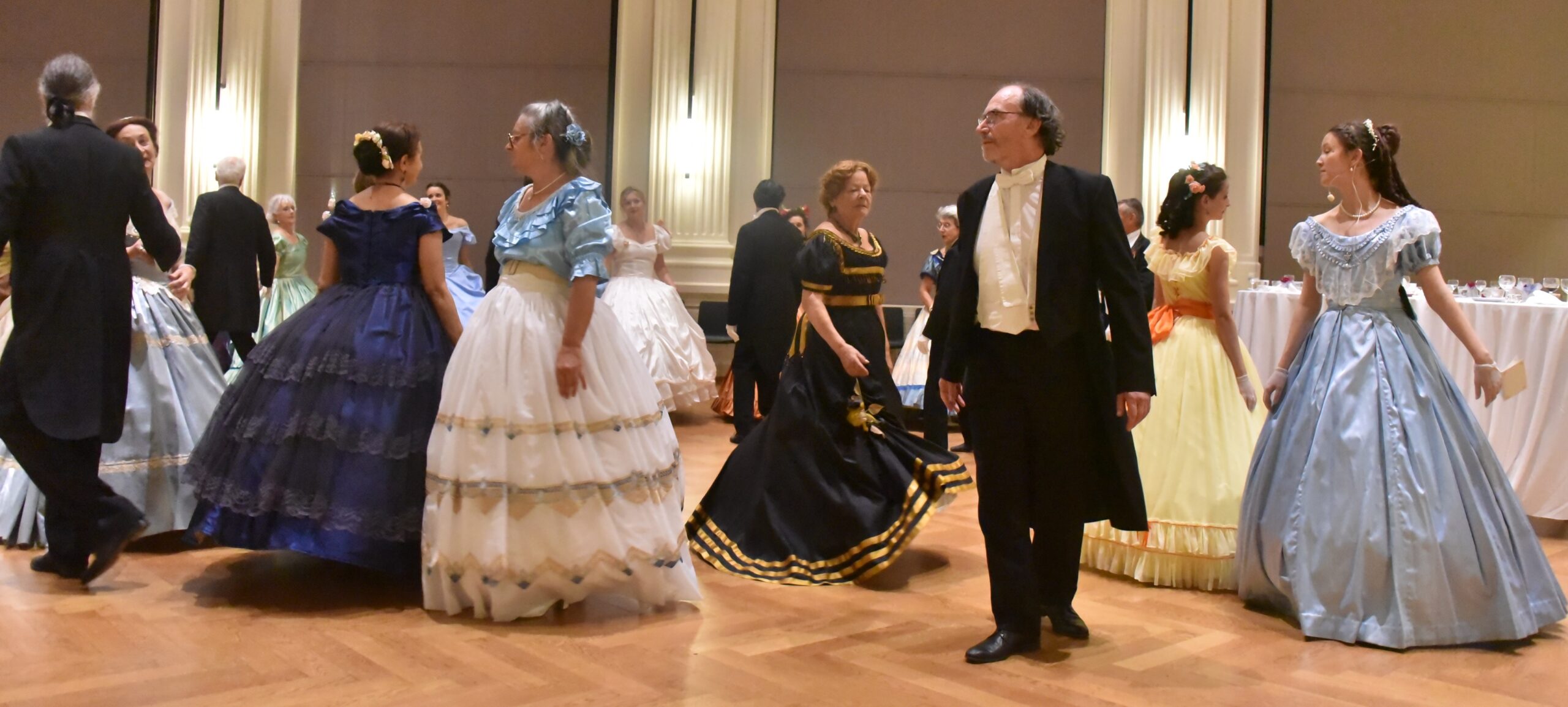 Danse collective lors d’un bal