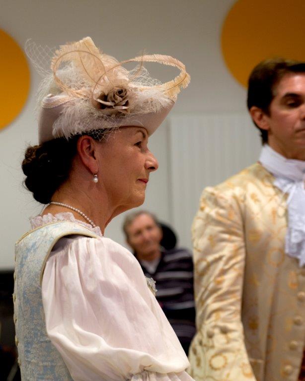 Détail de chapeau et de costume historique